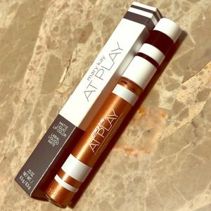 MARY KAY - AT PLAY -Matte Liquid Lip Color (PETAL)